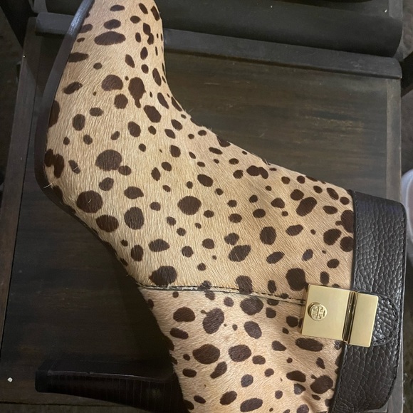 TORY BIRCH BOVINE HAIR GIRAFFE PRINT ANKLE BOOTS. SIZE 8.5 new - Picture 7 of 10